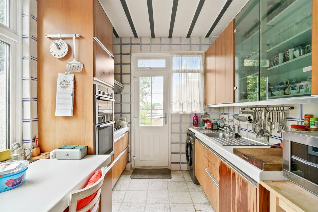 Kitchen 1.jpg