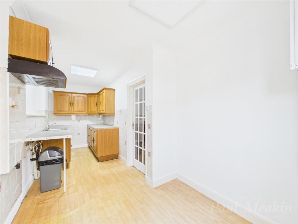 Kitchen/ Breakfast Room