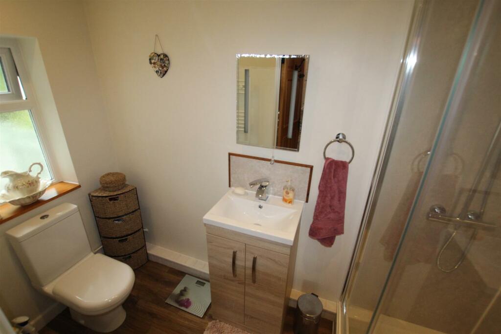 ENSUITE SHOWER ROOM