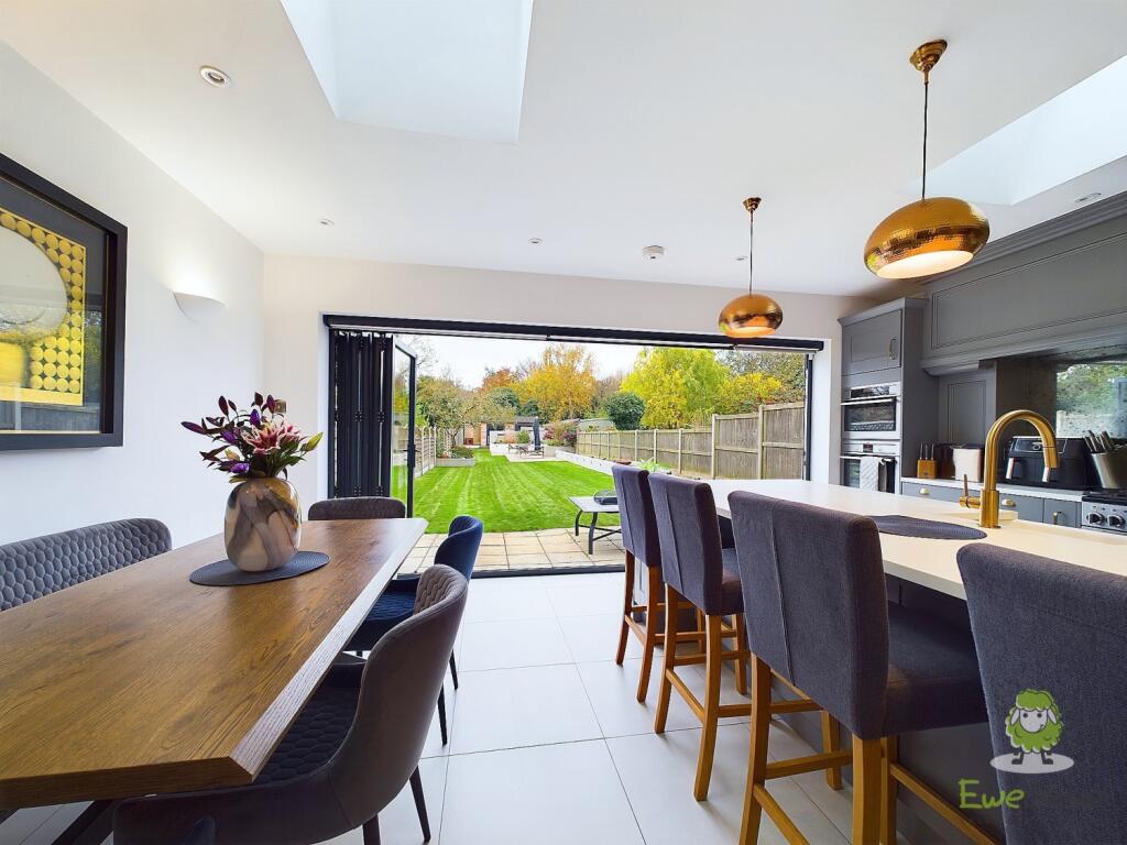 CAM01543G0-PR0103-STILL062