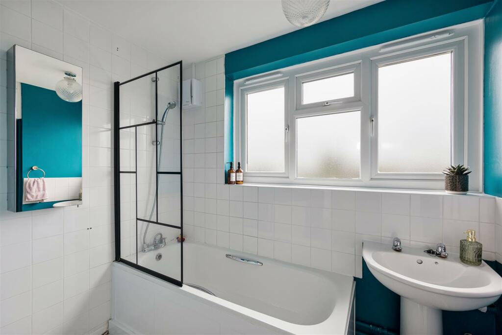 Forest View Road E12