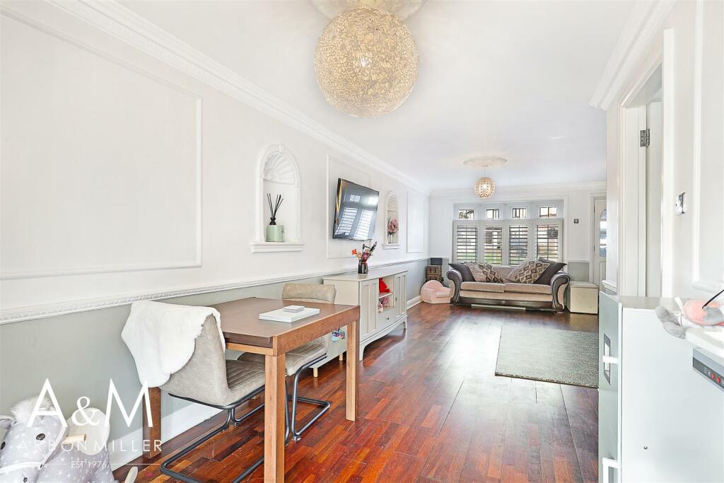 Lounge/ Dining Area