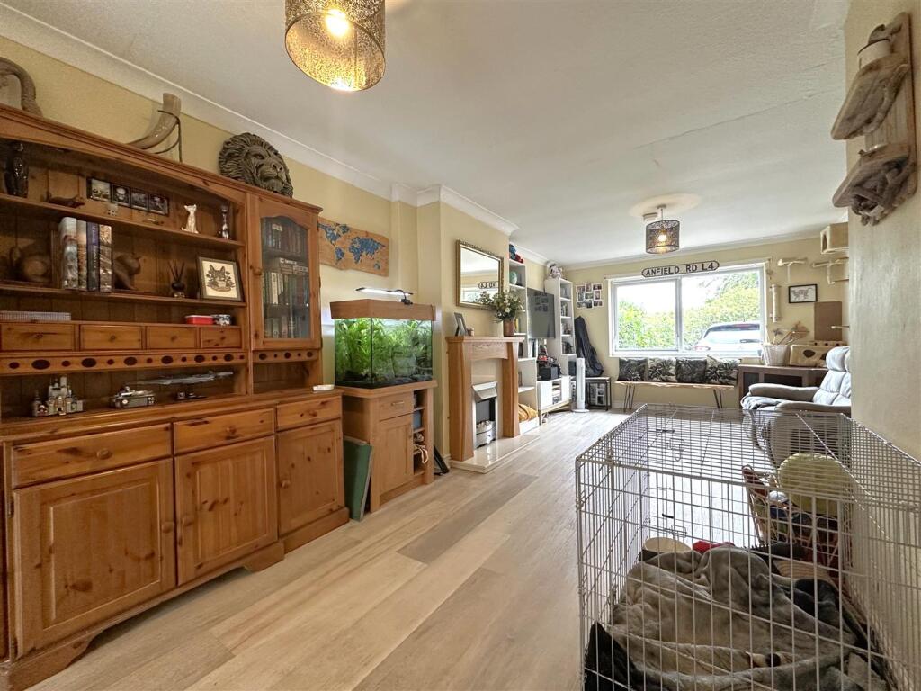 Large Living Space 186