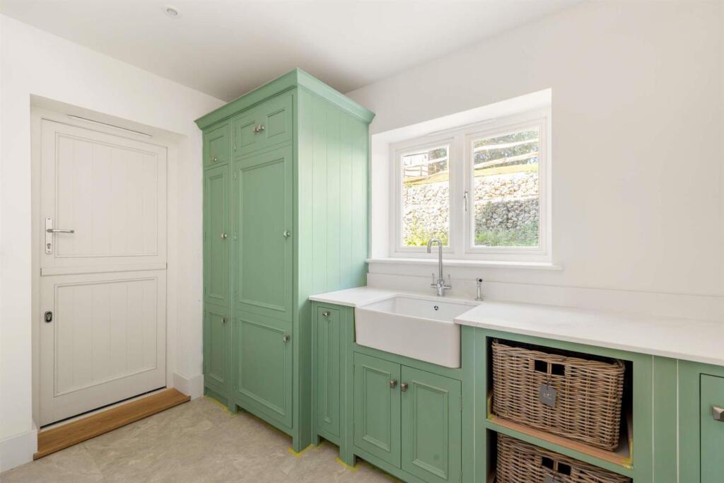 Oak Lodge, Dorking Road, Gomshall, GU5 9NY-2-1920.