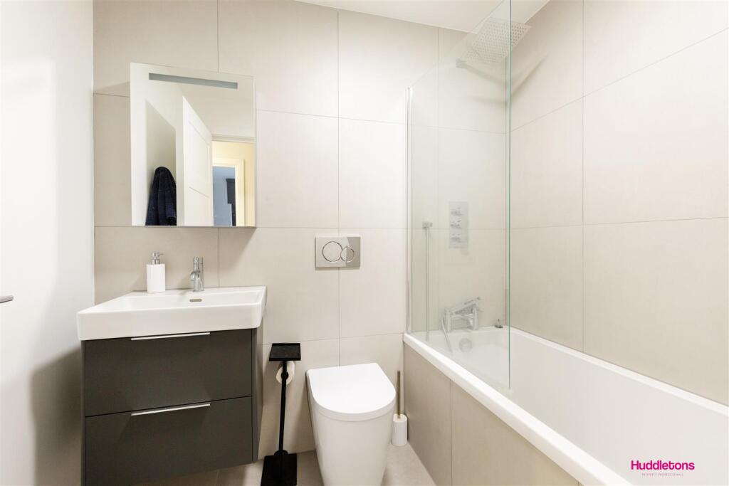 Omegas Court -10.jpg