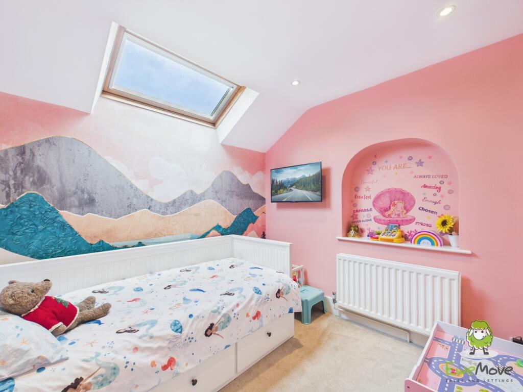 EweMove Estate Agents Basingstoke - Dursley Cottag