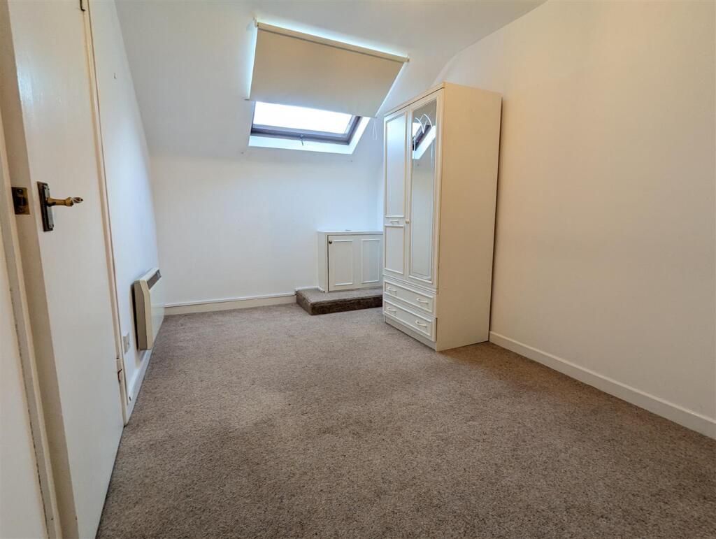 Bedroom. Flat 7 Charnwood House Wilton Road, SP2 7