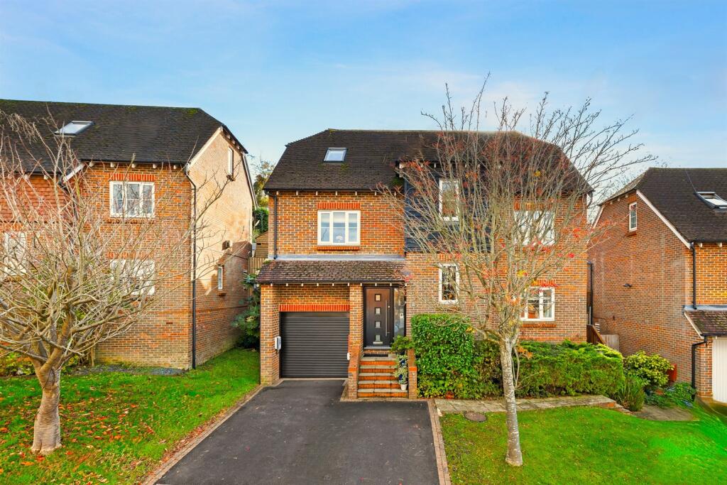Caffyns Rise, Billingshurst, West Sussex, RH14