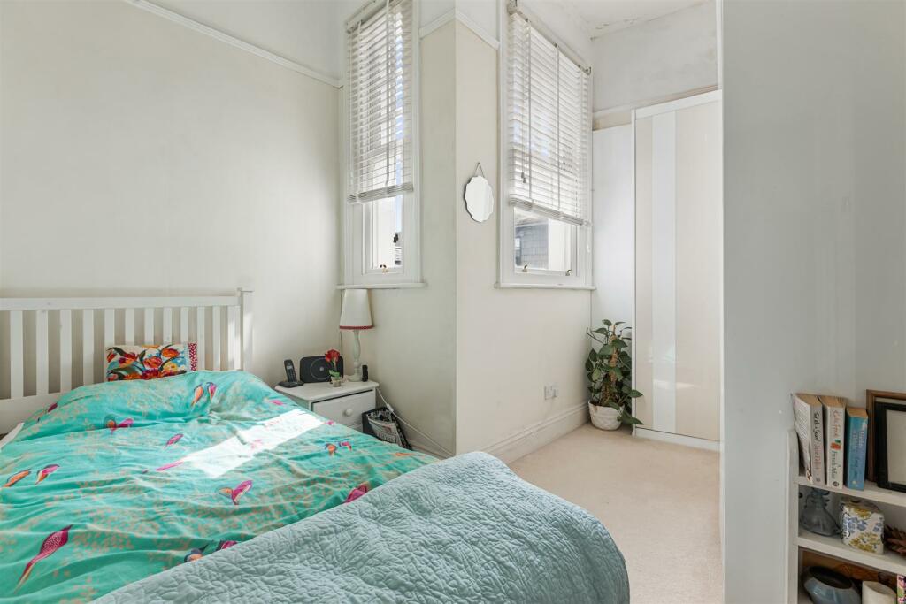 A12 - 24 South Embankment Dartmouth - 240327.jpg