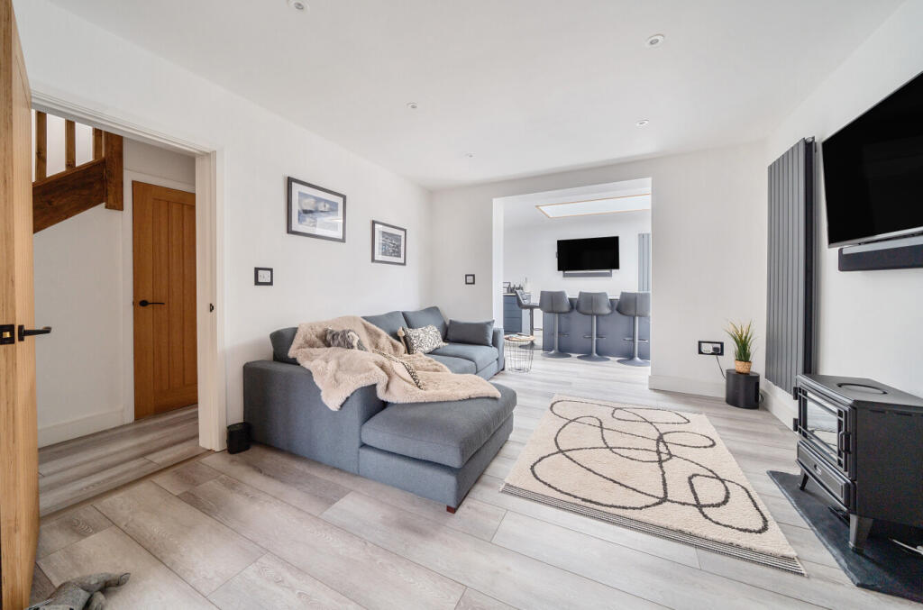 1310052-8-684af3e...