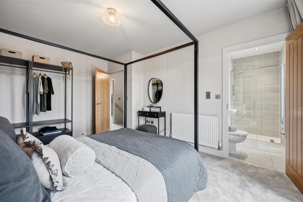 Bedroom One and en-suite.jpg