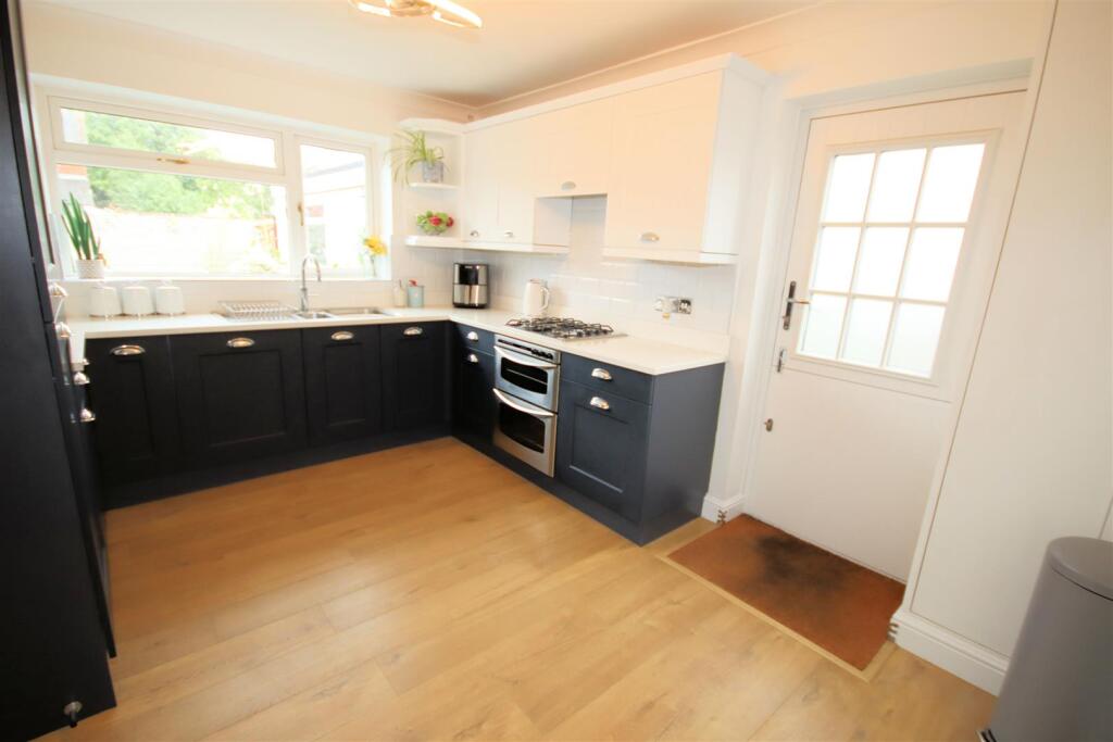 Fitted Kitchen/Breakfast Room