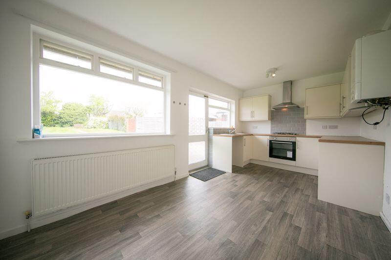 Kitchen &amp; dining room