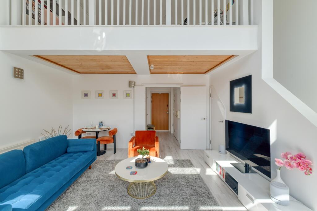 F7_Faraday_Lodge_...