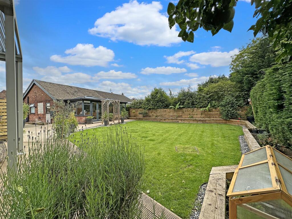 Highly Private Garden 079