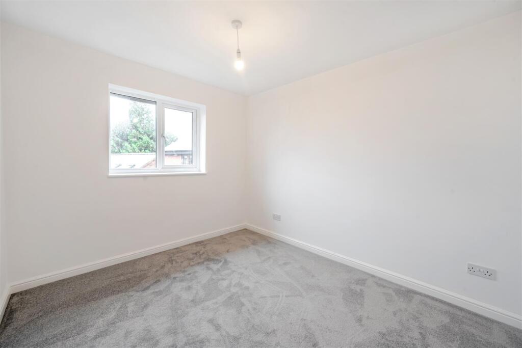 Flat 3, Islington Court, Towcester (15).jpg