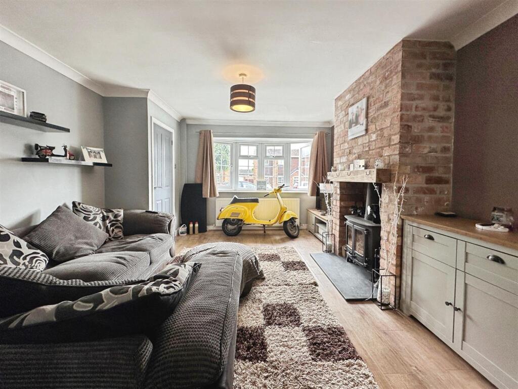 8115e77e--4C52-8153-D386F4C8CDB0-36581-00002981E01