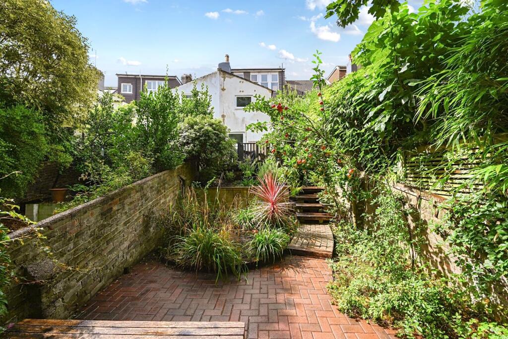 24 Dyke Road Drive, BN1 (8).jpg