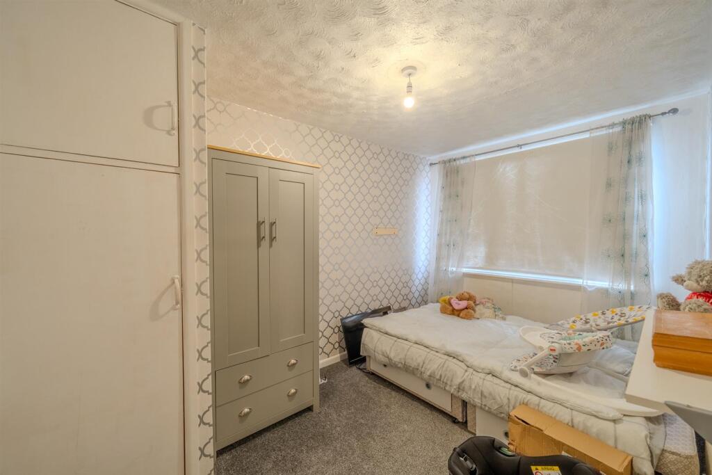 12 Trostrey Close-9.jpg