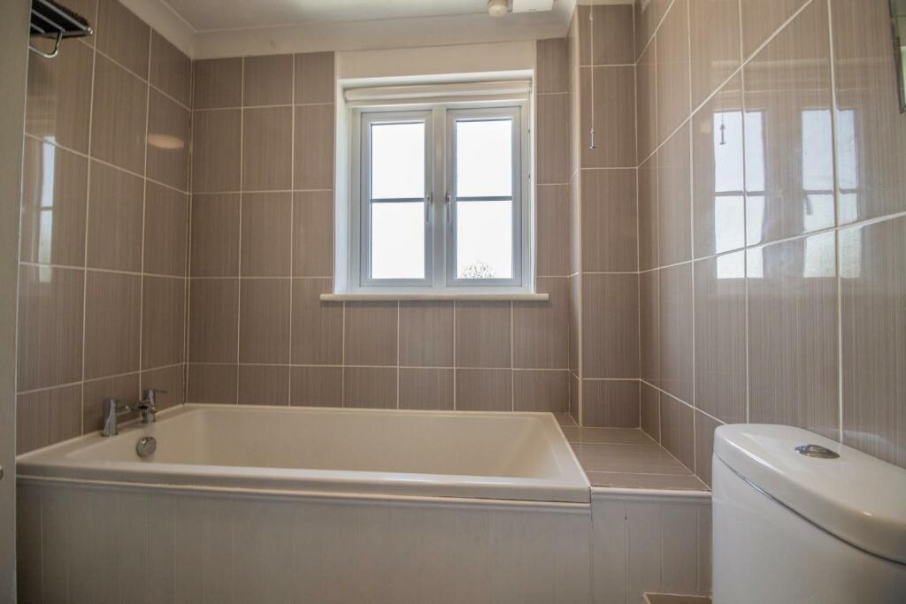 56 Cotton Lane [Bathroom 01].jpg