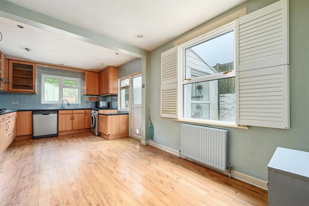 Old Shoreham Rd, BN41 (15).jpg