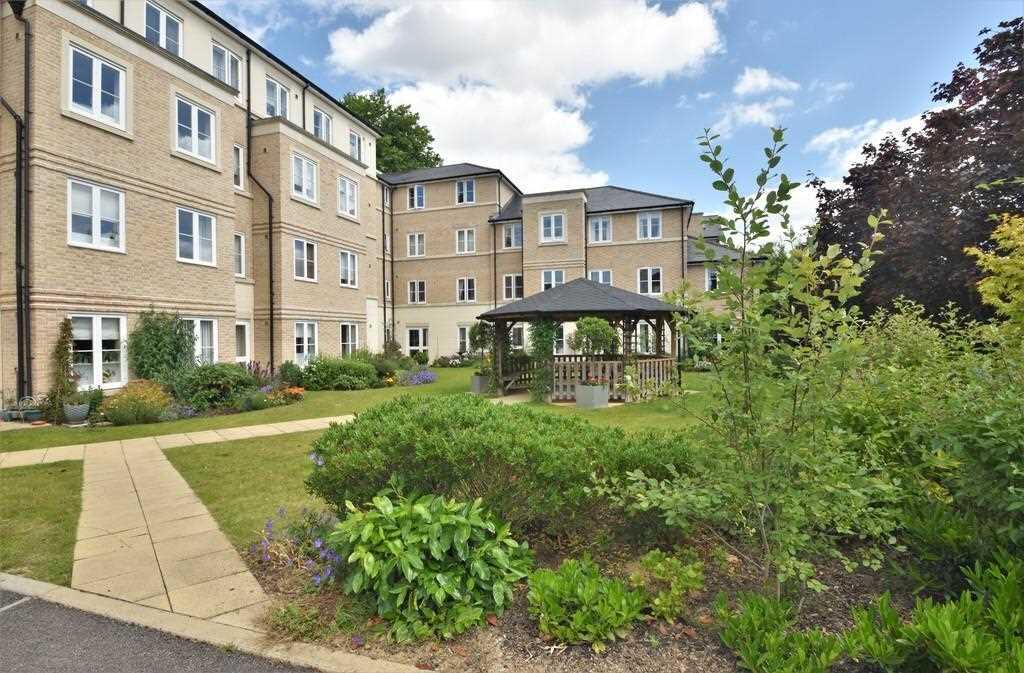 COMMUNAL GROUNDS