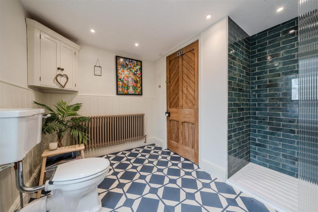 Downstairs Bathroom-6.jpg