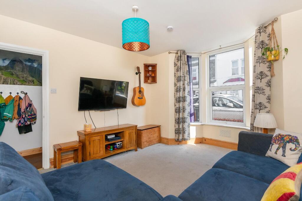 0B5SEE - Living Room B.jpg