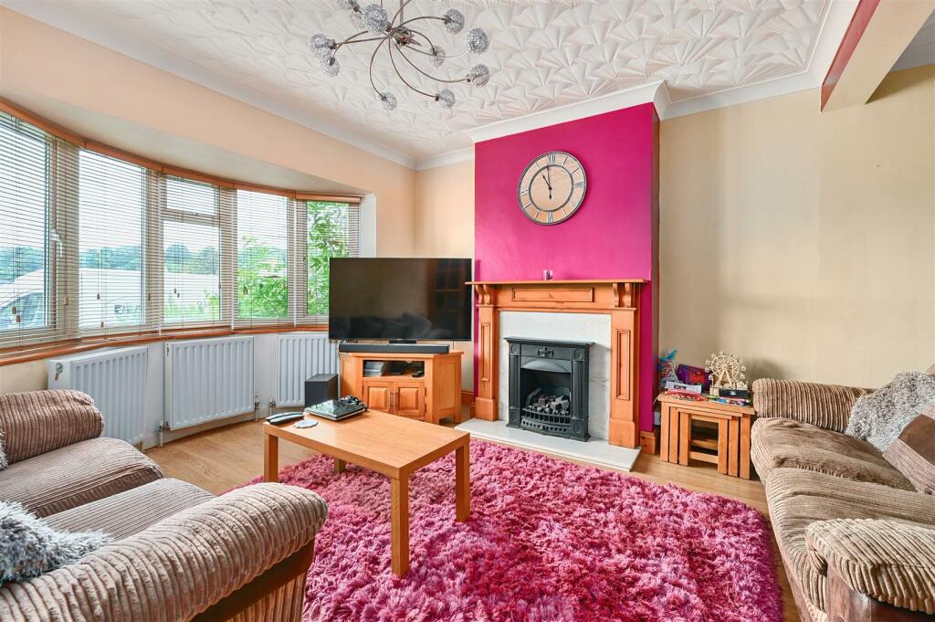 17 Sefton road, bn41 (10).jpg