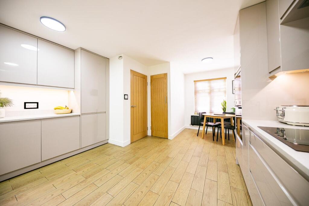 Kitchen / Dining Area