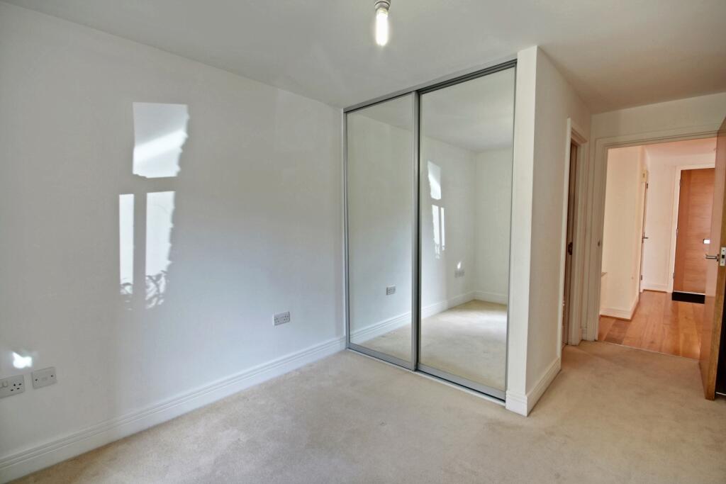 3 Holford Way - Bedroom 1-door