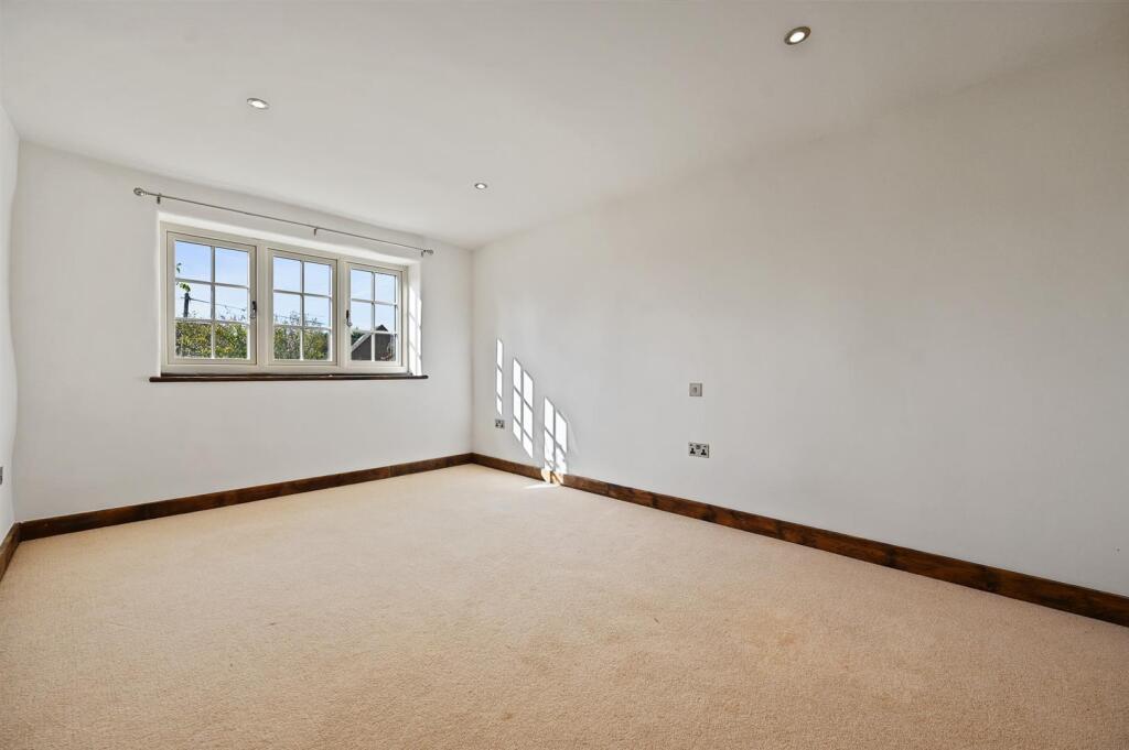 Bedroom 4.jpg