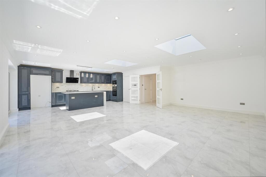 CLAREMONT GARDENS, 22- (11).jpg