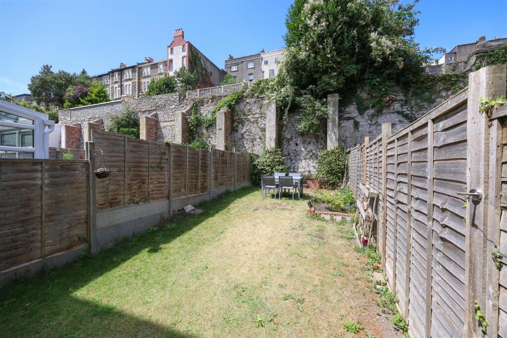 2 Worrall Place 17.JPG