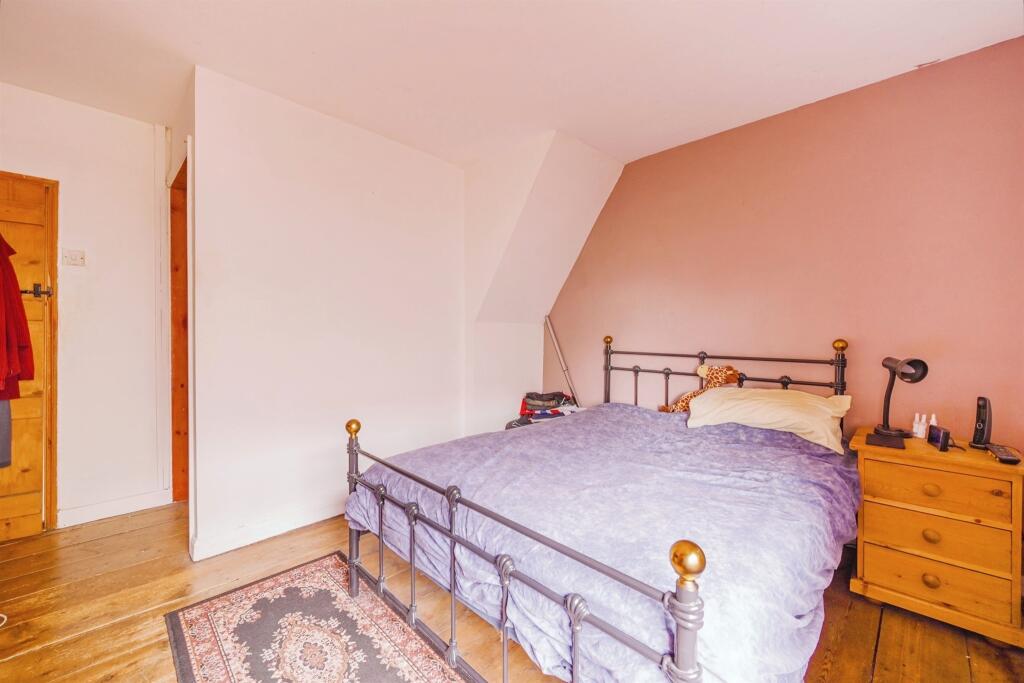 Bedroom: