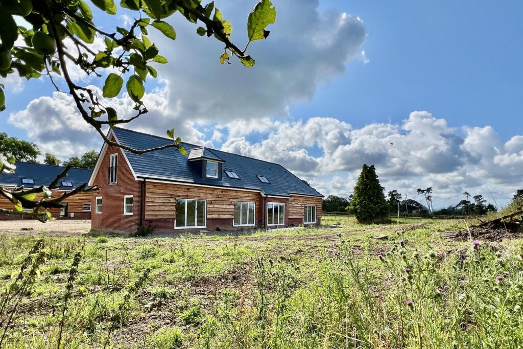 2 bedroom Cottage for sale