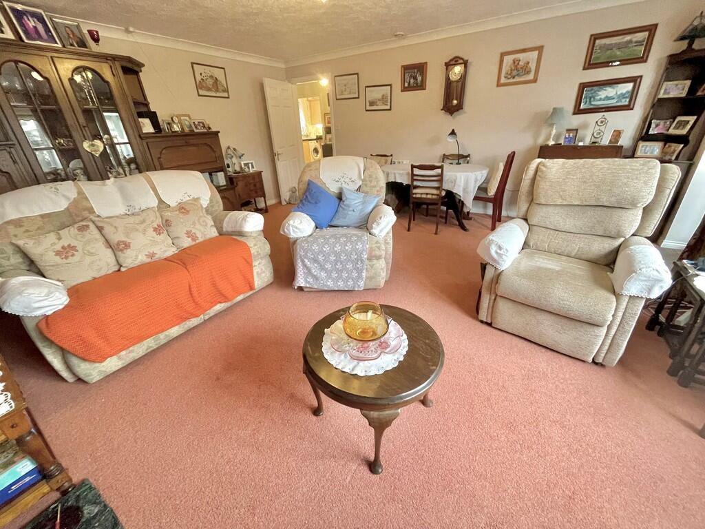 27 The Leas Loung...