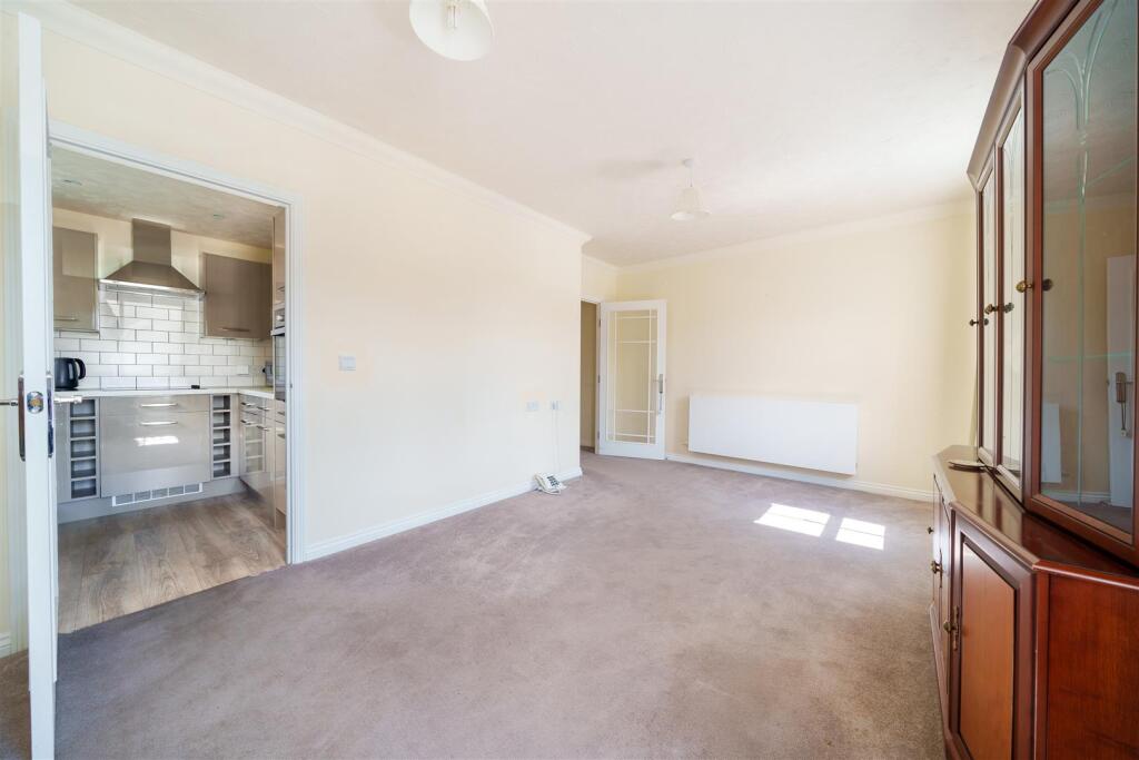 Living Room 2.jpg
