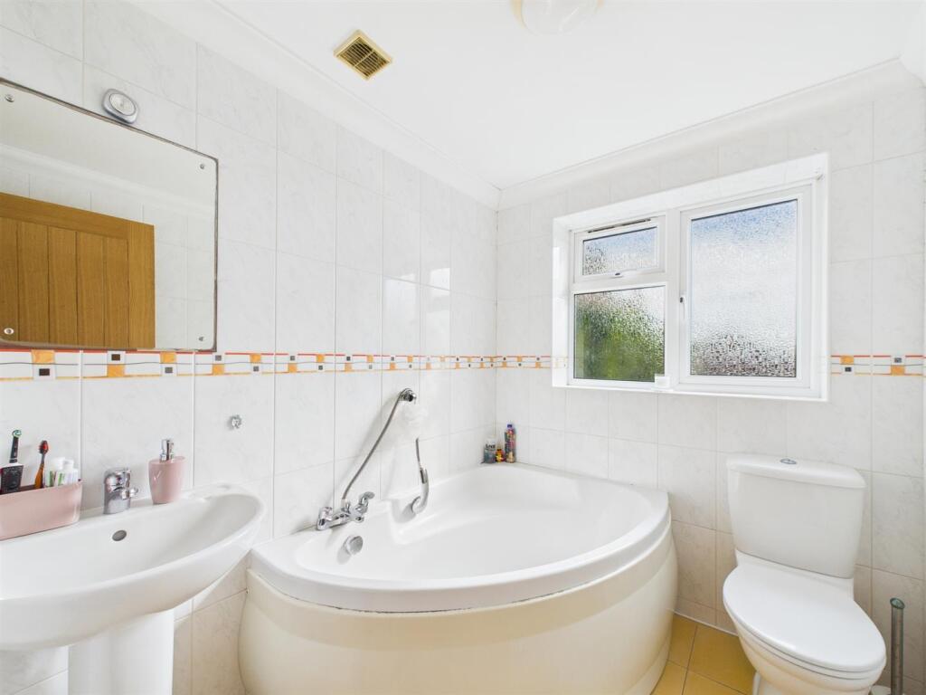 Family Bathroom/wc