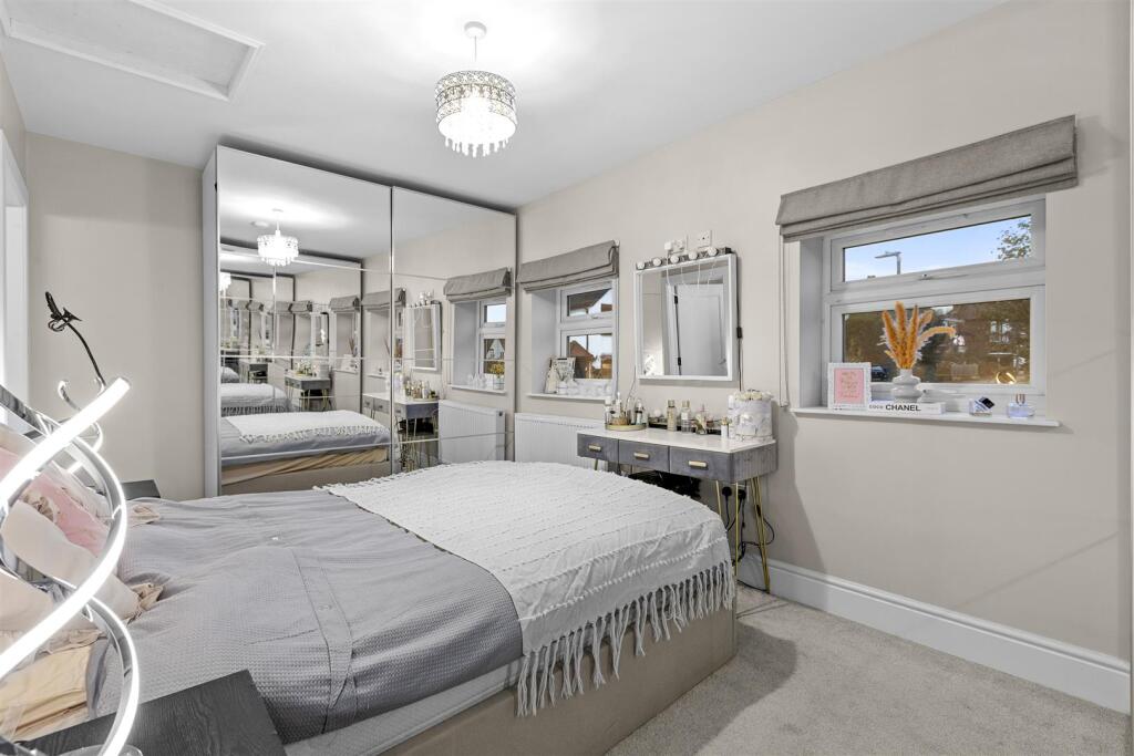 40 Rosebery Ave, HP13 7AL-14.jpg