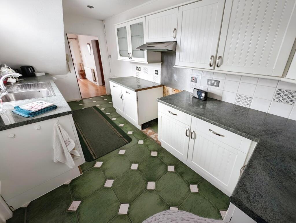 baa75a05-kitchen 202.jpg