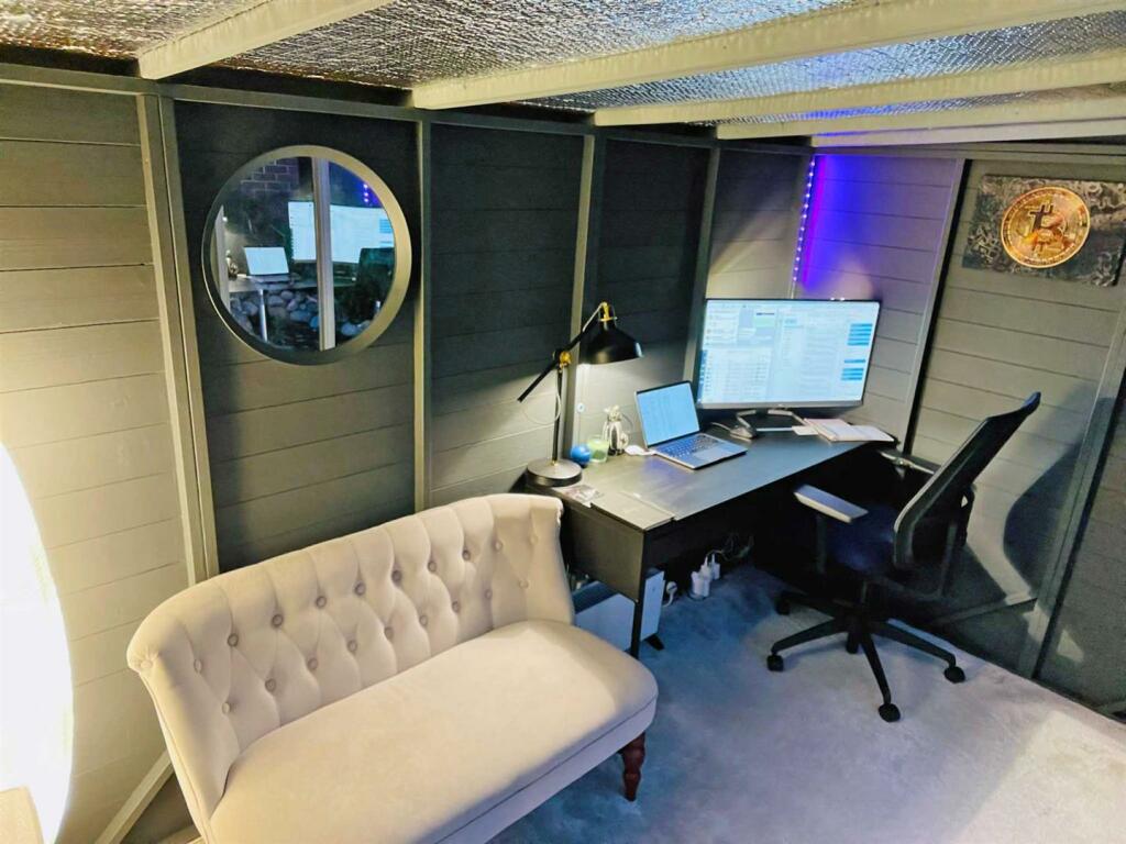 OFFICE.jpg
