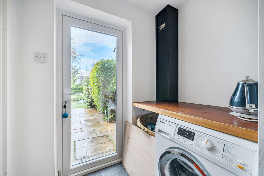 1372797-17-690e00...