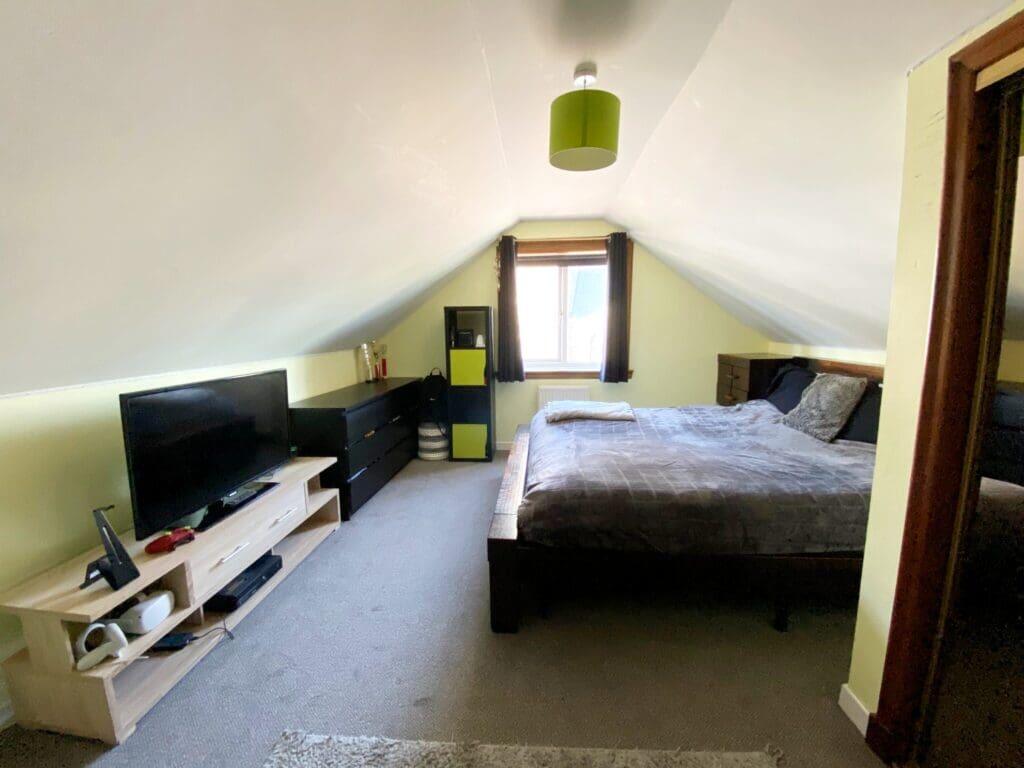 BEDROOM 4