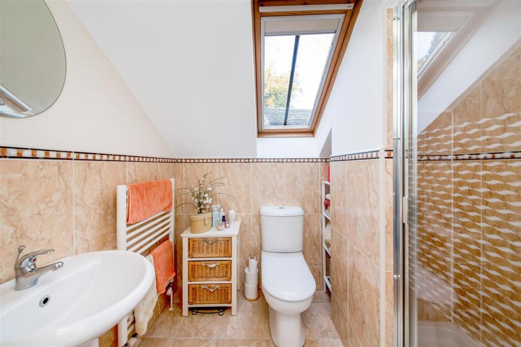 EN-SUITE SHOWER ROOM