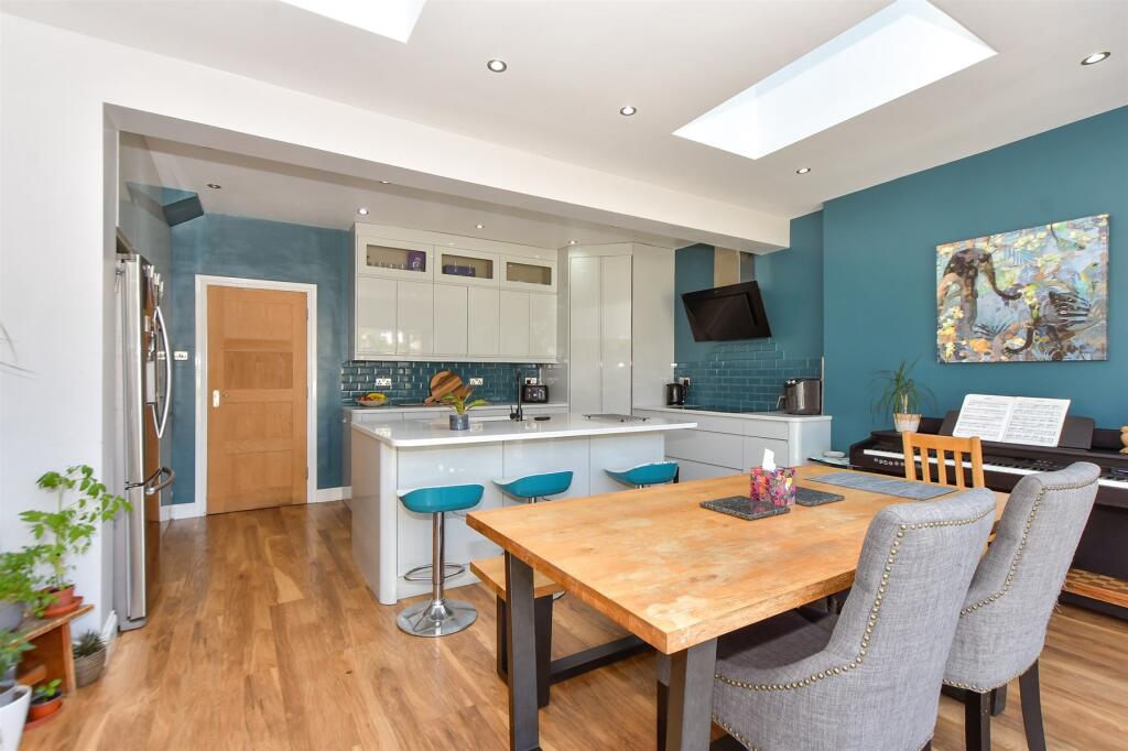 Kitchen/Breakfast Room