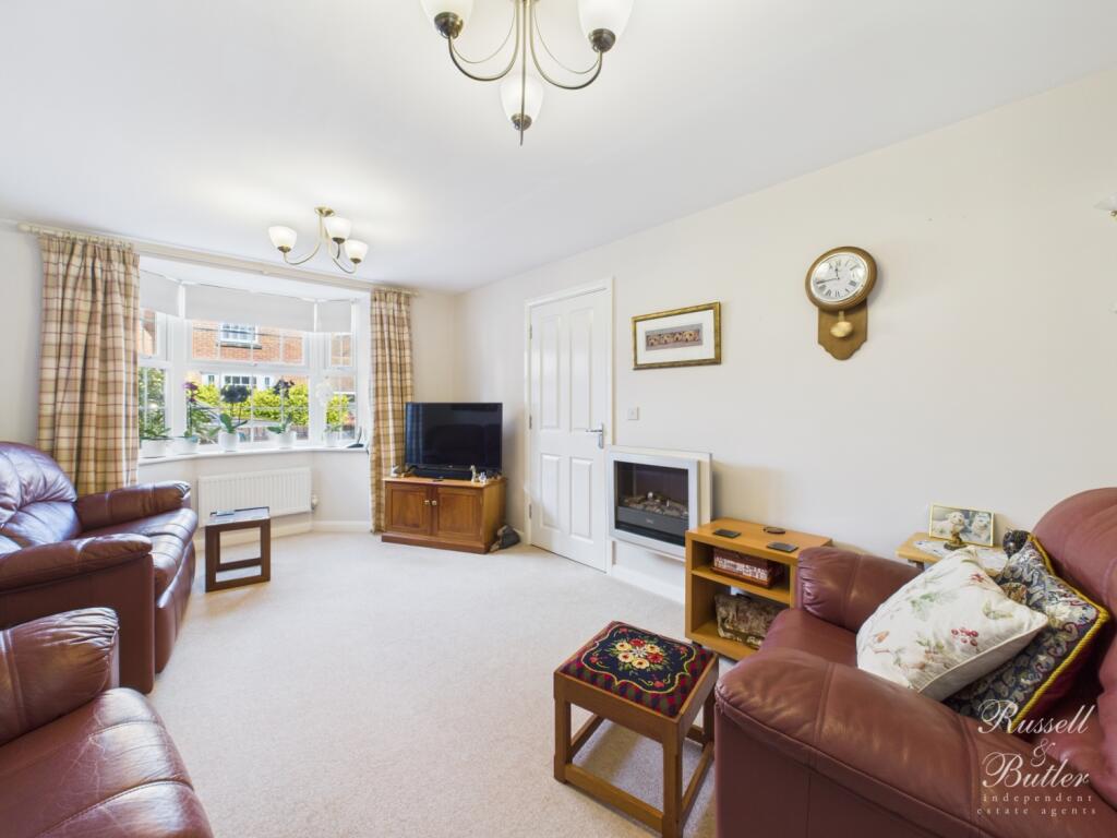 CAM02127G0-PR0332-STILL035