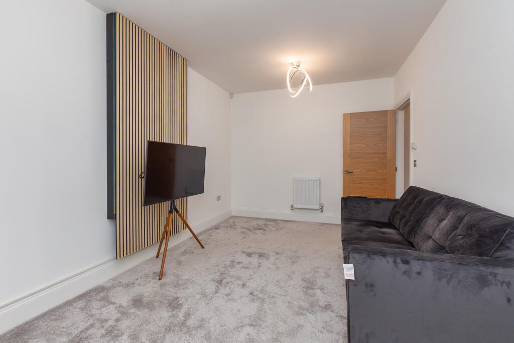 38 PARKSTONE DRIVE-17