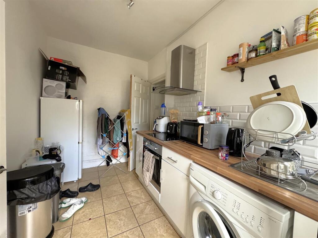 Flat 4 Kitchen.jpeg