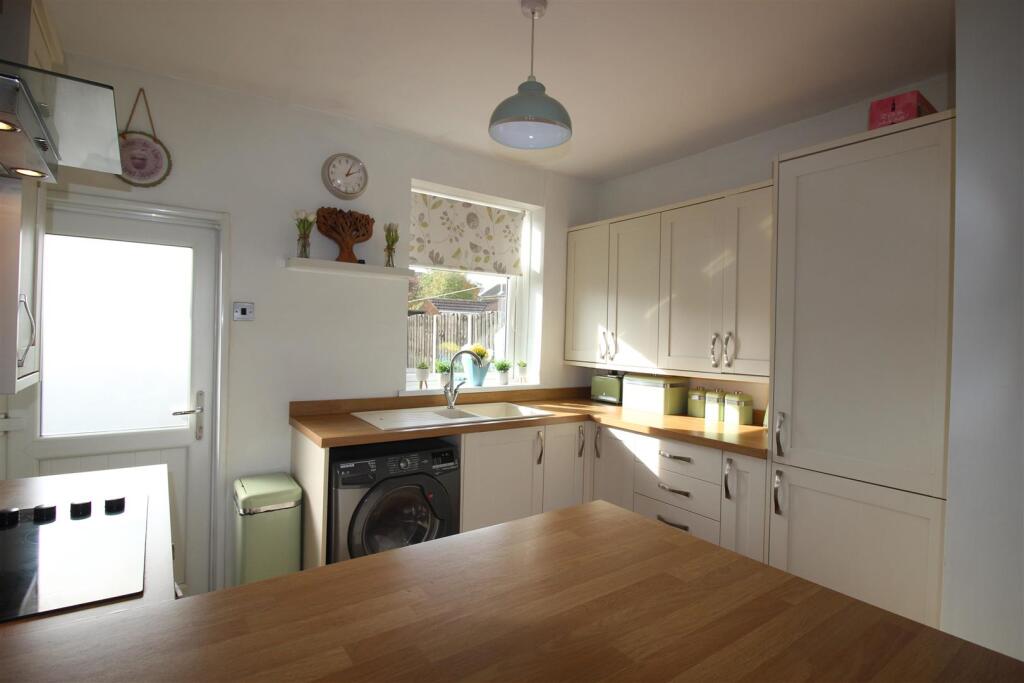 Kitchen/ Dining Room